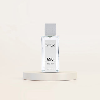 DIVAIN-690 | Likvärdig Aura White Magnolia från Loewe | Kvinna