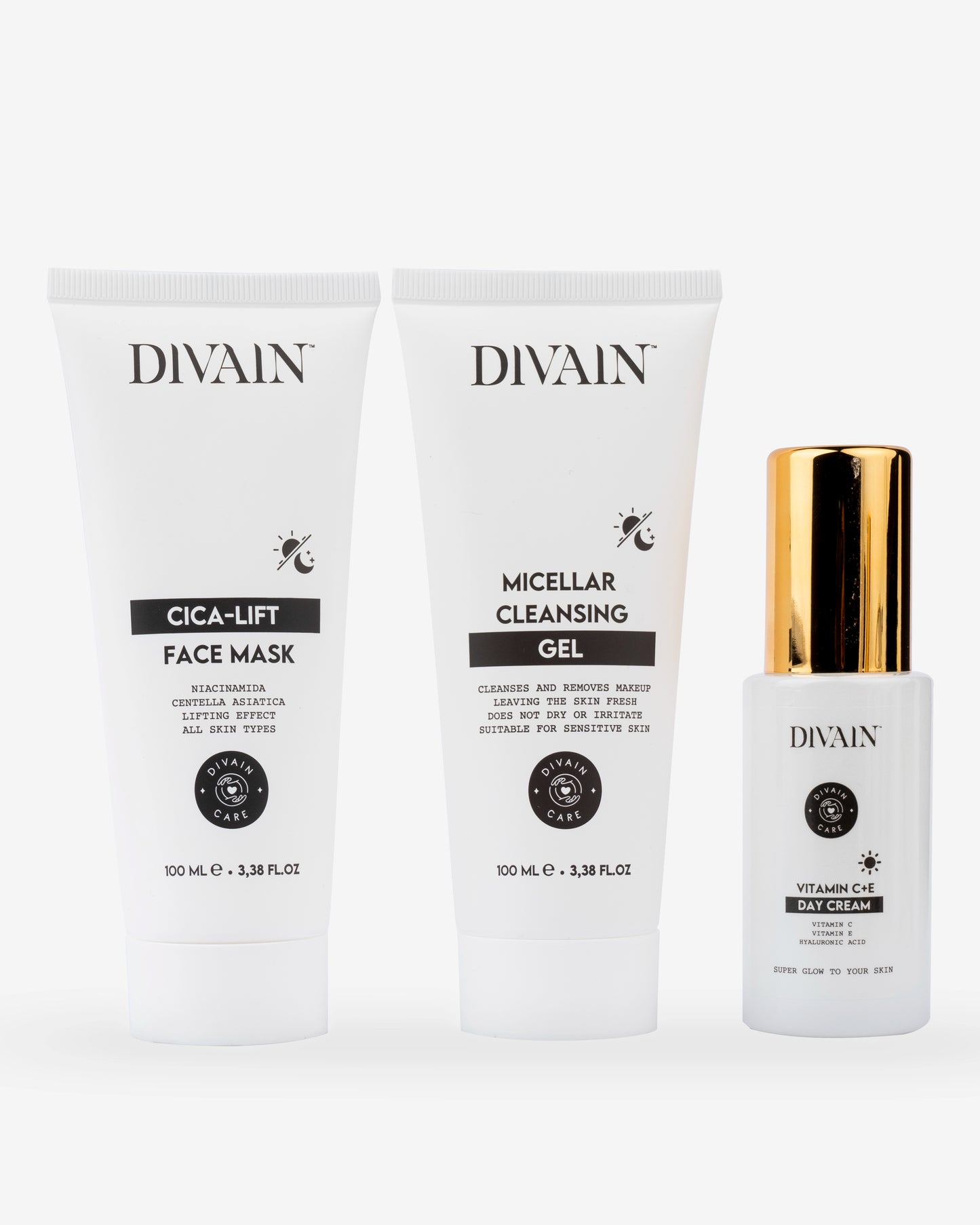 Deep cleansing pack containing a micellar cleansing gel, a moisturising cream and a lifting effect face mask.